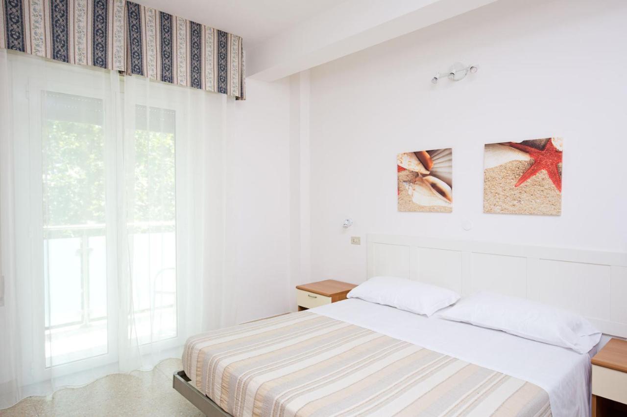 Hotel Helios Riccione Kültér fotó