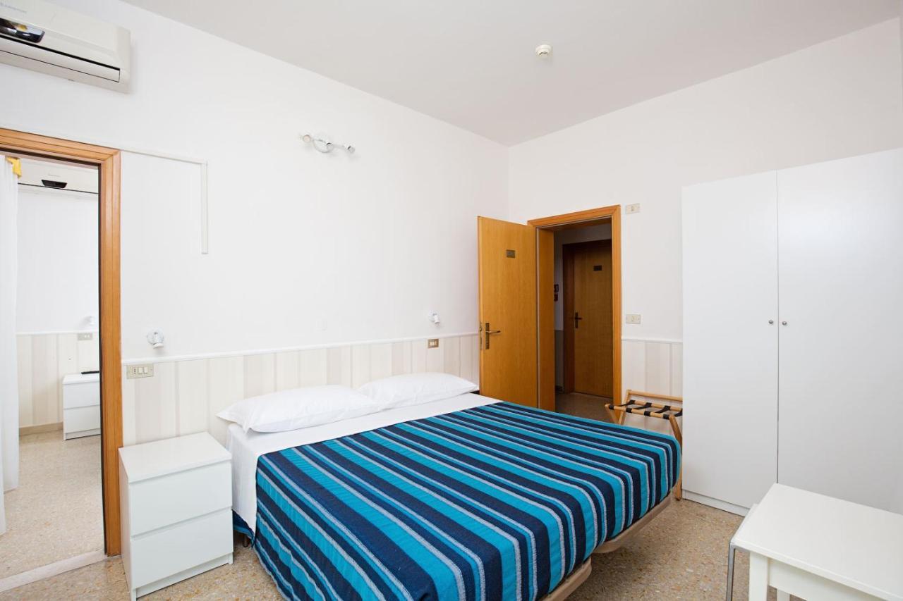 Hotel Helios Riccione Kültér fotó