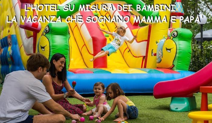 Hotel Helios Riccione Kültér fotó